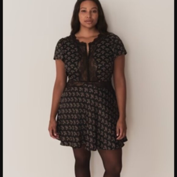 Doen Ivy Dress in Delphinium Floral - Picture 5 of 7